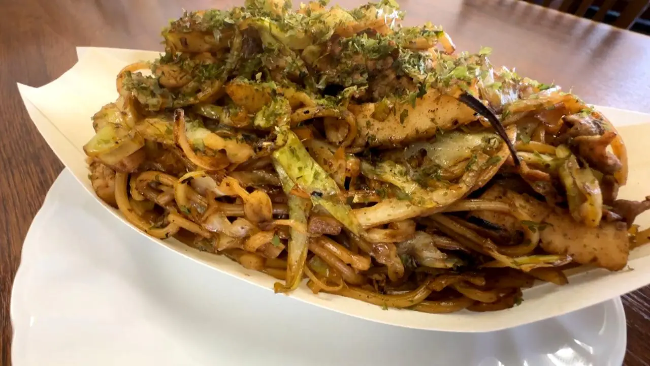 焼きそば（ミックス）　イートイン850円／テイクアウト830円