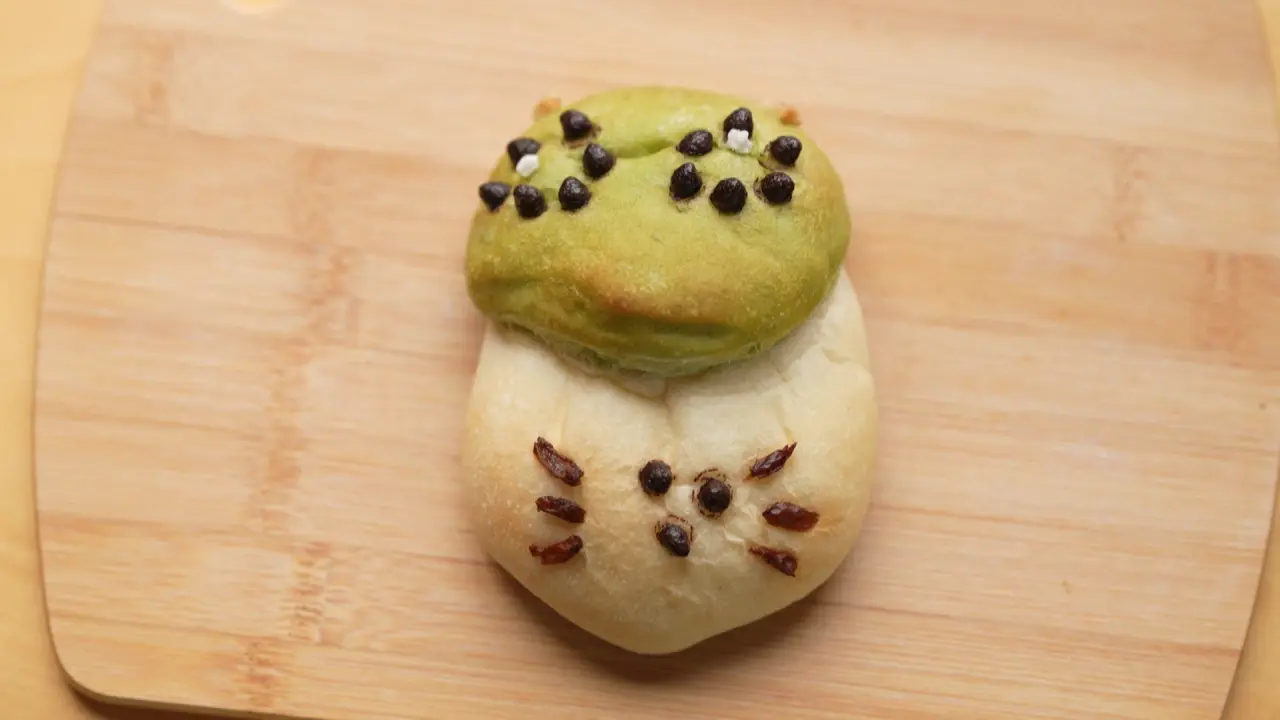 焼くと膨らんで意外な形になるかも？