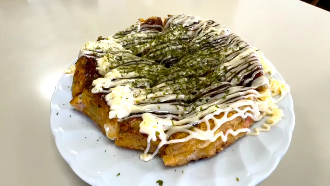 お好み焼き（ミックス）　イートイン850円／テイクアウト830円