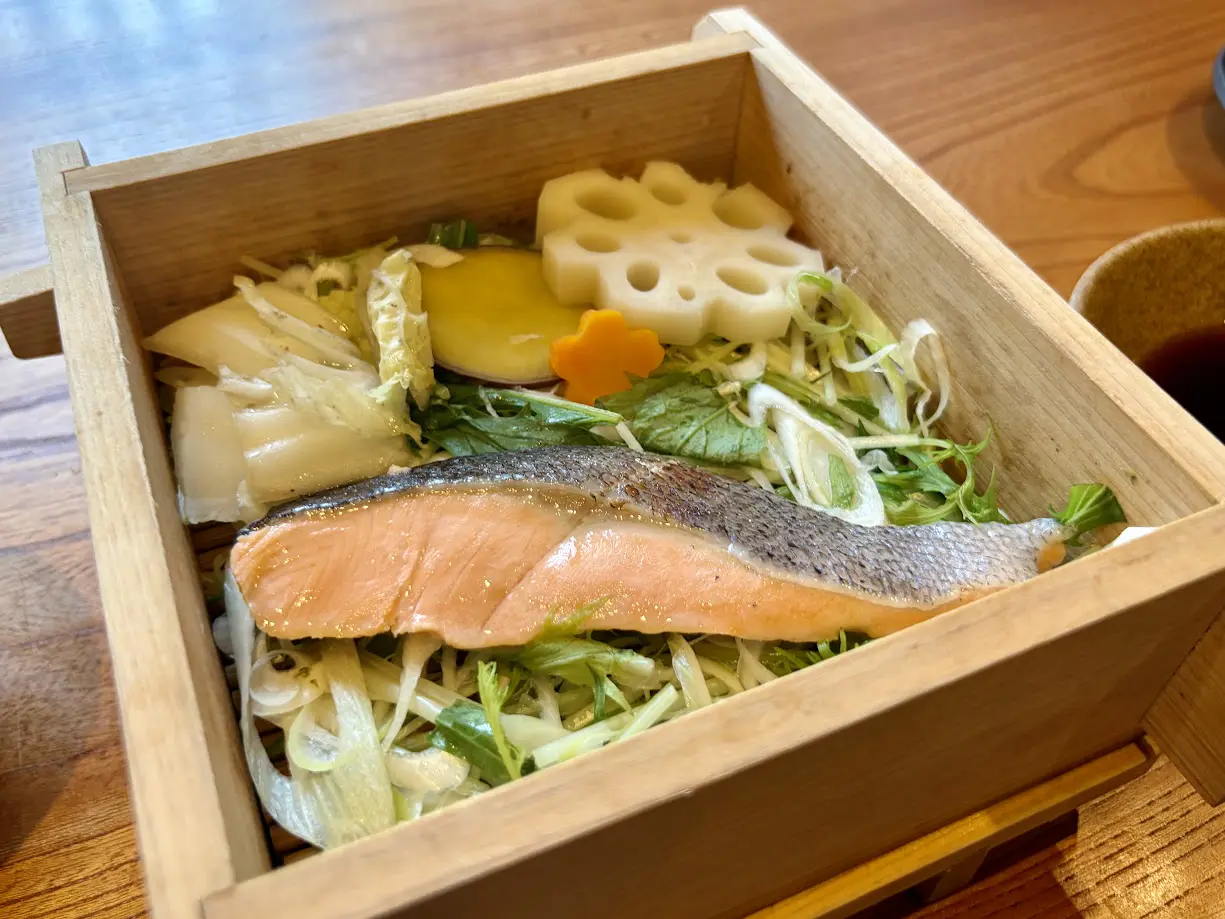 鮭と野菜のお茶蒸籠蒸し