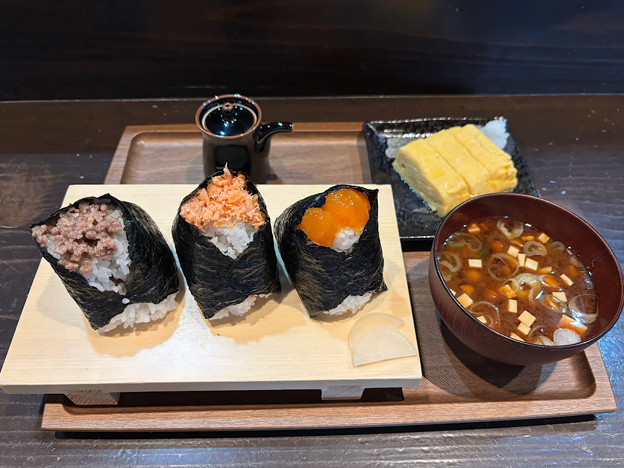 農家直送の玄米を毎朝精米 ふっくらおむすびに【おむすび ぐぐ屋