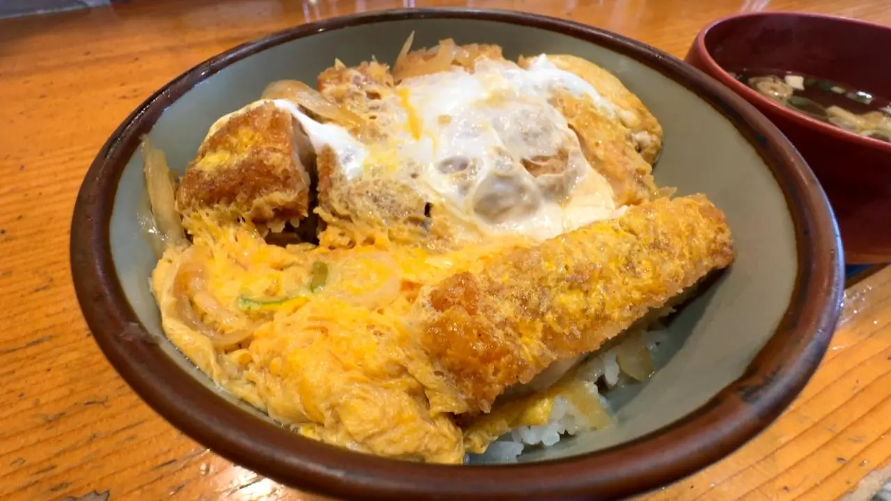 カツ丼　1100円（税込）