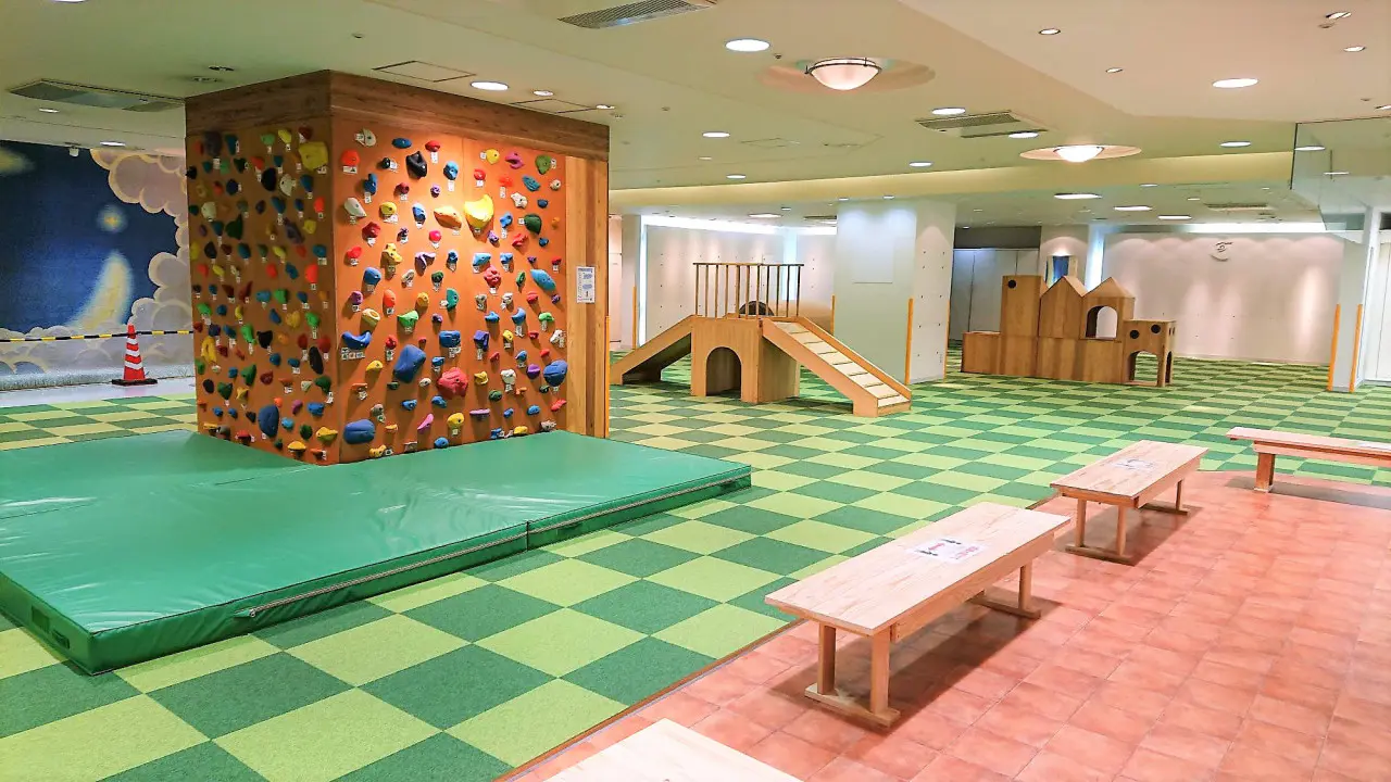 暑い日のおでかけも安心【富山の屋内遊び場・キッズエリア】最新遊具が