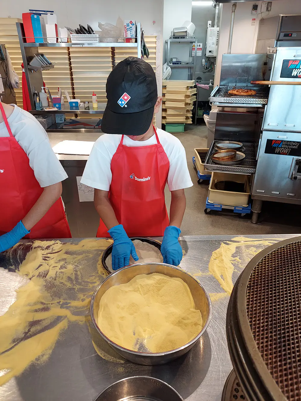 シマシマ
生地を丸くのばす事が難しかったけれど、大好物のピザを自分の好きな具材をのせて作れてとても楽しかったし、とてもおいしく出来ました！