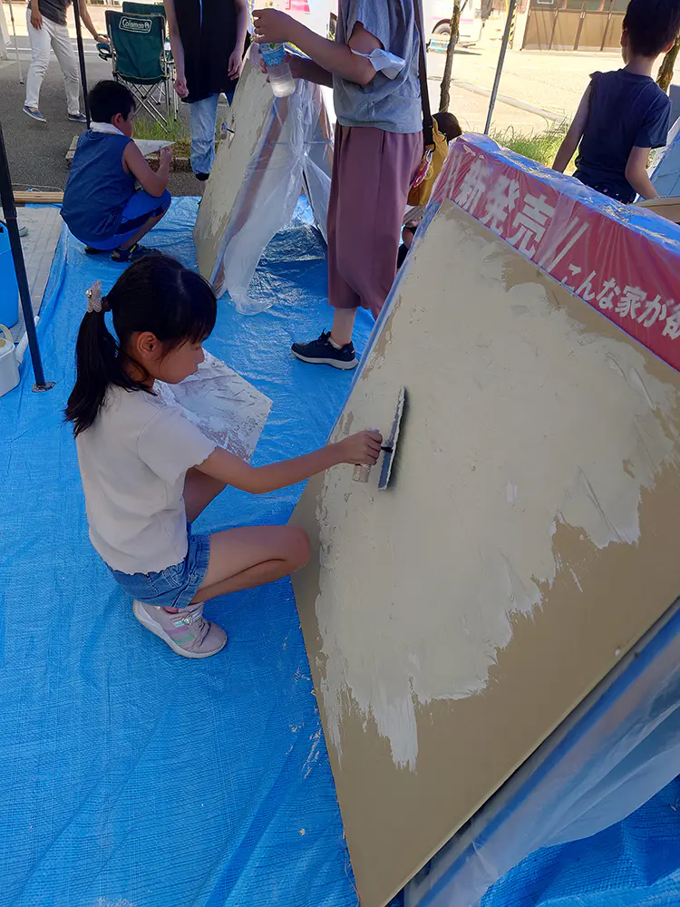 ゆいゆい
漆喰で、壁をぬるのが、楽しく、おもしろかったです。

