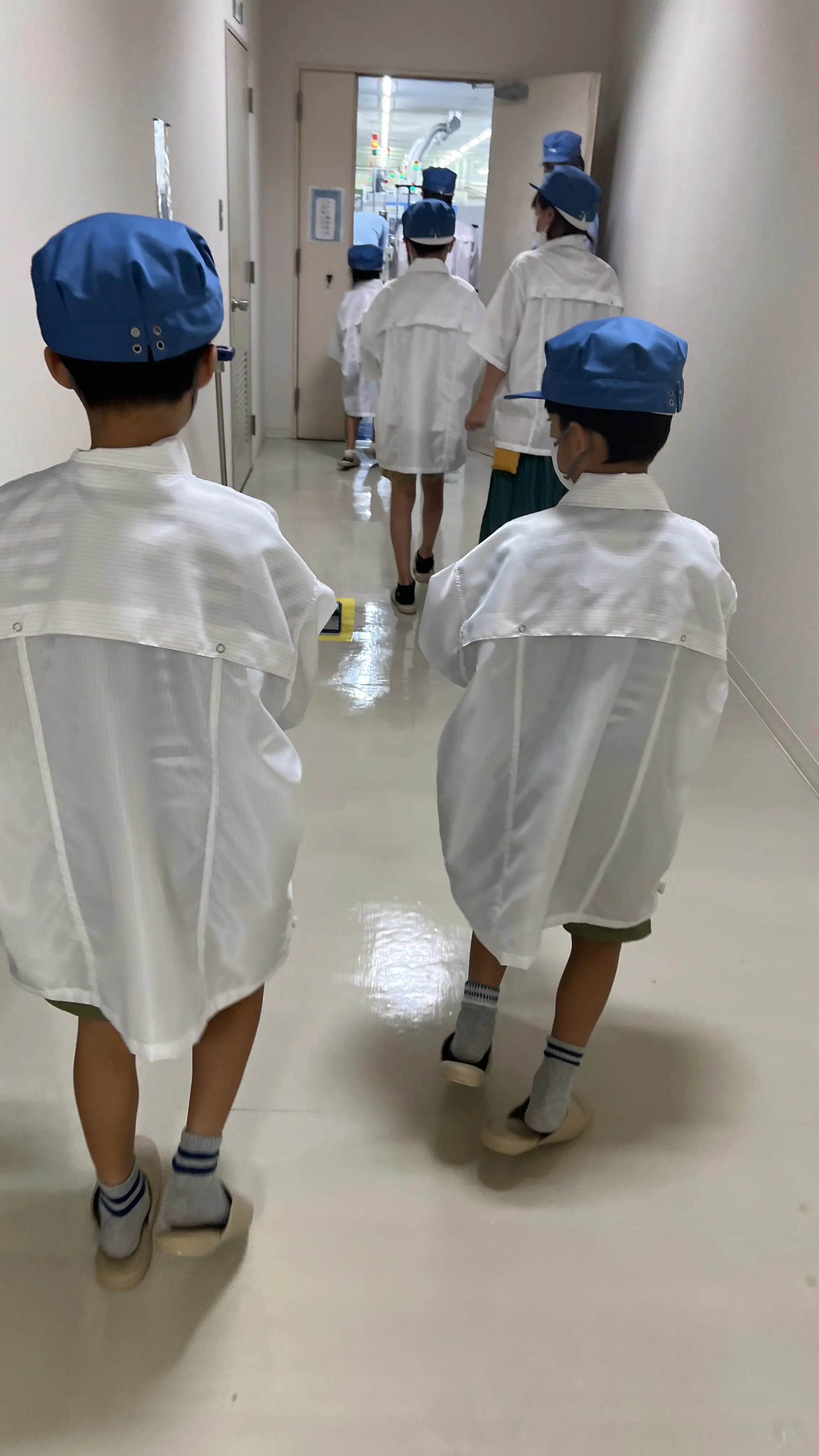 おう
LEDライトを作りました。ちゃんと光ったので、とても嬉しかったです。工場見学もしました。お仕事の内容を詳しく教えてもらいました。
