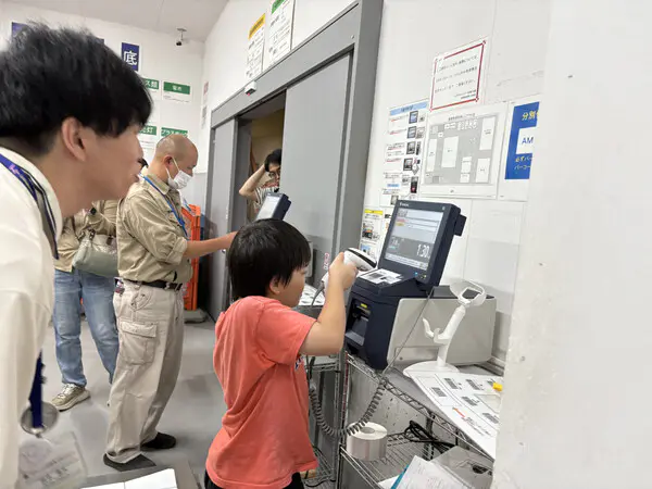 yuki
バックヤード見学では、ゴミを捨てる体験をしたことや防災室でカメラの操作をしたことが楽しかったです。