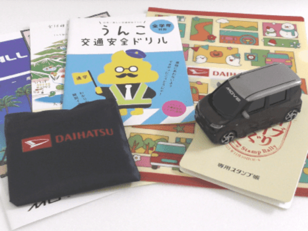 さくらんぼ
スポーツカーにのれて、うれしかったです。