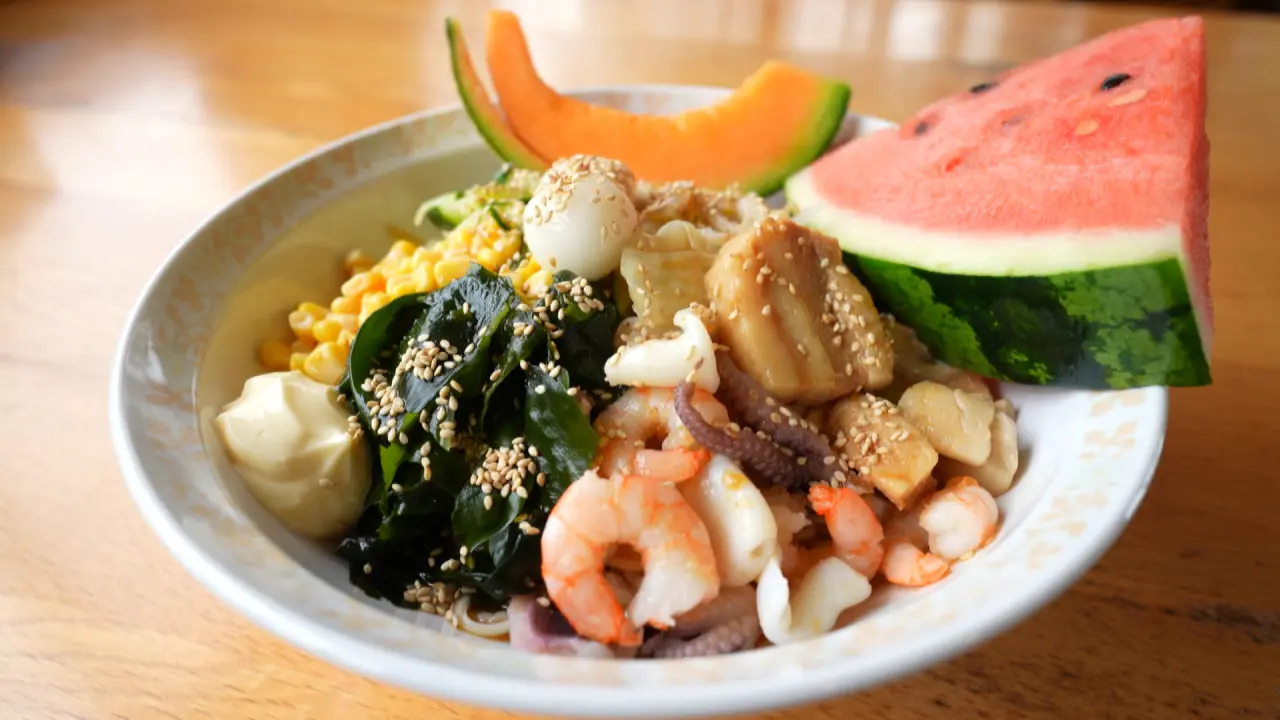 スイカ＆メロン、白玉も！1皿で夏を満喫できる全部盛り冷やし中華【麺