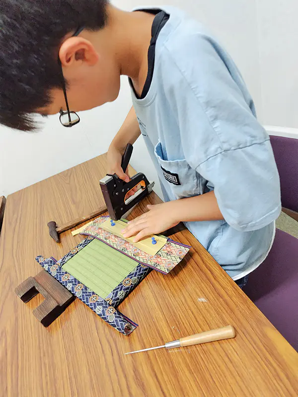 ゆうた
畳の縁をつけるのは大変でした。それなのに、職人さんは大きな畳をつくるのはすごいなと思いました。