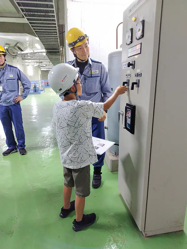 ゆうた
いつも使っている電気がこういうふうに作られていることがわかって良かった。
何年かに１回、部品を全部分解して点検しているのは、すごいと思った。