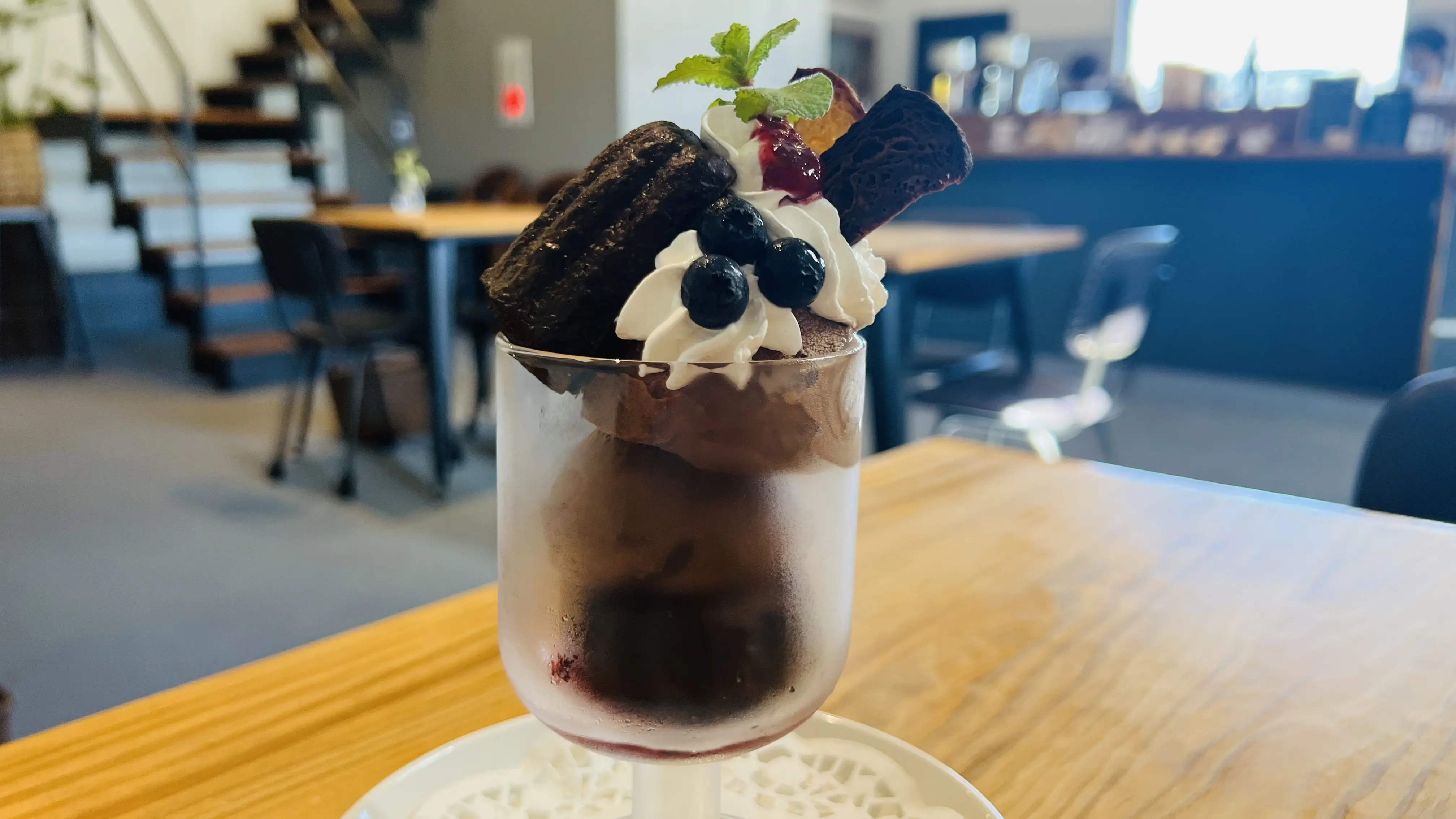 カヌレがパフェに!?斬新なスイーツやふんわりシフォンに地域の人が集まる富山・滑川のカフェ【umezawa coffee】