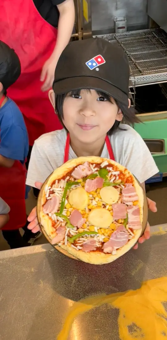 みーちゃん
私は、ミッキーピザを作りました。特に、ミッキーの顔を作るのが難しかったです。