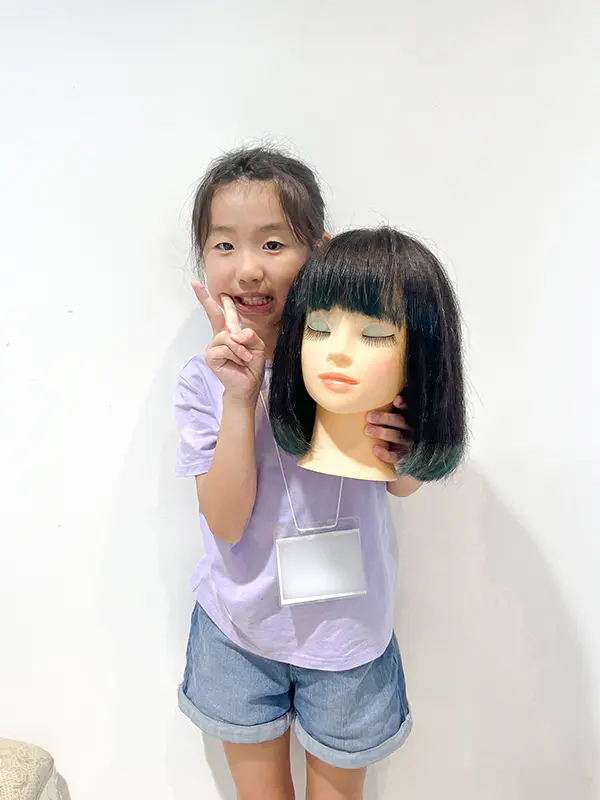 りおりお
本当のびようしさんになったみたいで楽しかった。
本格的なメイクも初めてやってみて、難しかったけど、やさしく教えてくれて、上手にできました。