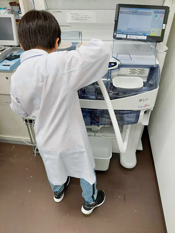 ゆうり
薬を袋に入れる機械をさわるのが楽しかったです。普段入れない薬を調合する部屋にも入ることができました。いろいろなことが体験できたのでよかったです。