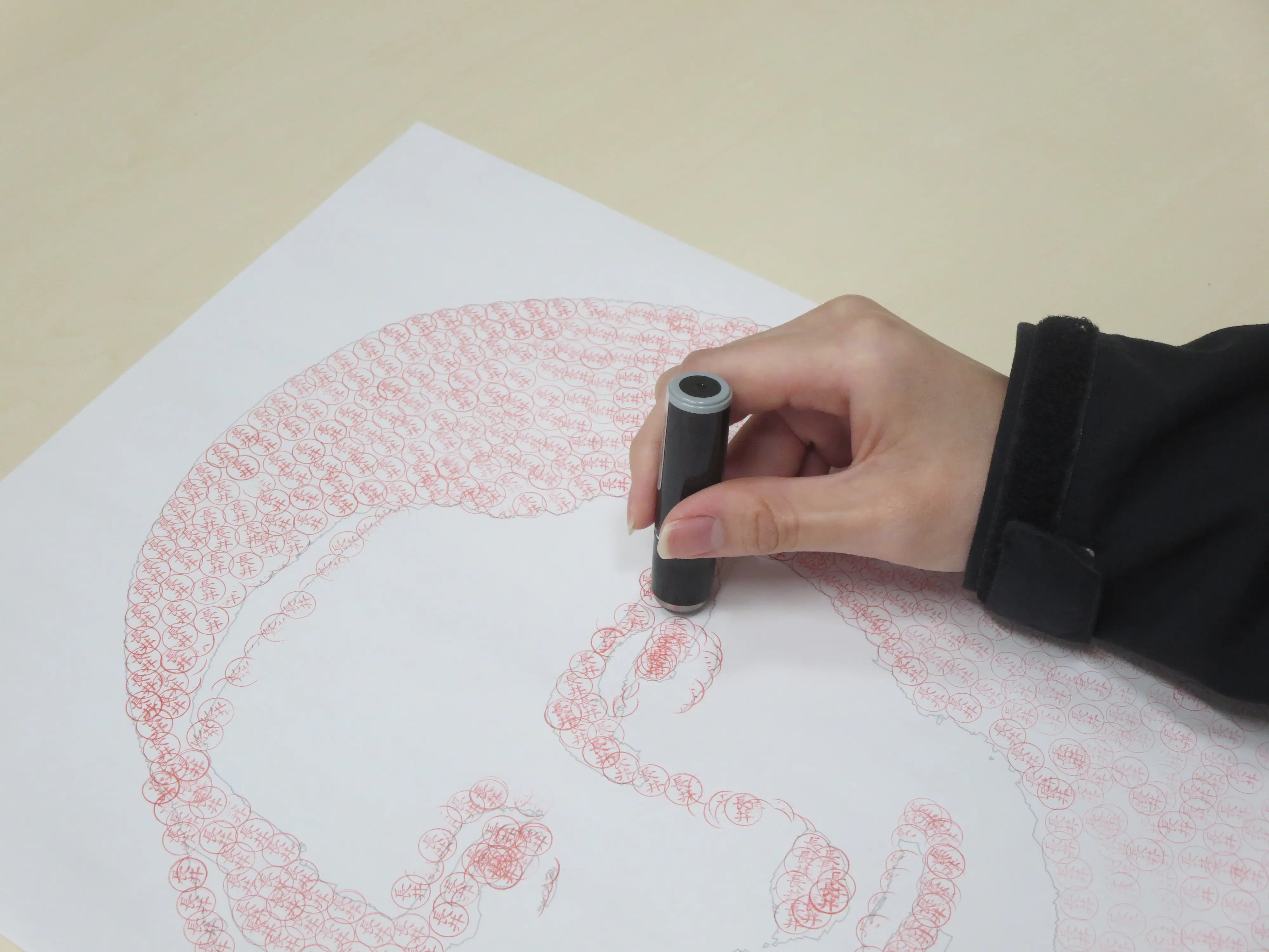 ワークショップでは実際のハンコを使ってアート体験