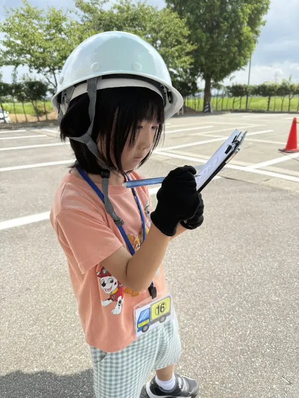 ぴ
クレーンつきトラックのアームをそうさできてうれしかった。
ほれいしゃのにだいがさむかった。
ういんぐ車のにだいにものれてうれしかった。