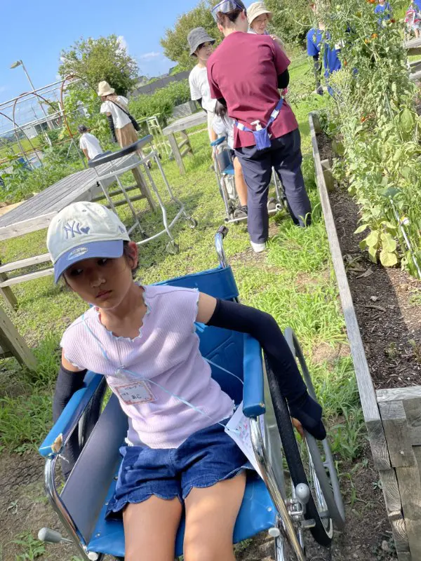 あこもん
リハビリに種類があることが分かった。
車椅子に乗るのは難しかった。
いろいろな体験ができて楽しかったです。
スタッフの方が、働く姿がかっこよかったです。
もともと、医療関係のことに興味があったけど、より興味がわきました。
光ヶ丘ファームもとても楽しかったです。
また、イベントに参加してみたいです。

