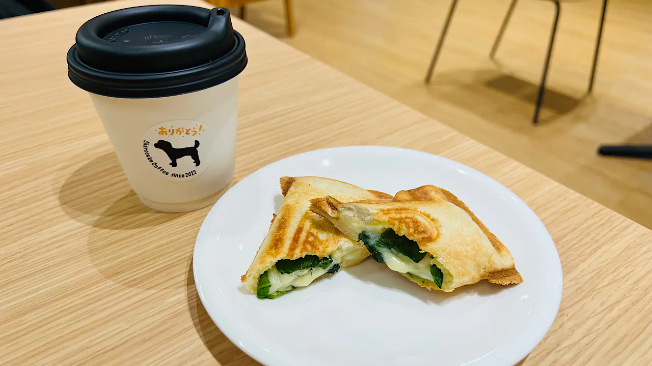 コンパクトでも豊富な種類のコーヒー豆を自家焙煎！ 富山・滑川のコーヒースタンド【チャロスケコーヒー】防災施設がもっと身近に