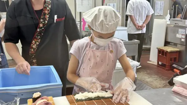 たかまる
お寿司を作るのは難しいと思ったけど
店長さんが優しく丁寧に教えてくれたので
作ることが出来ました。
ありがとうございました。