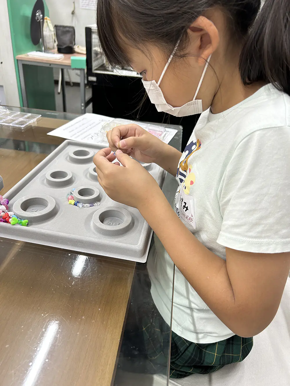 あずちゃん
レジ打ちができてうれしかったです。ブレスレットを作るのも、自分だけのオリジナルだから、うれしかったです。ブレスレットは大切につかいます。ありがとうございました。

