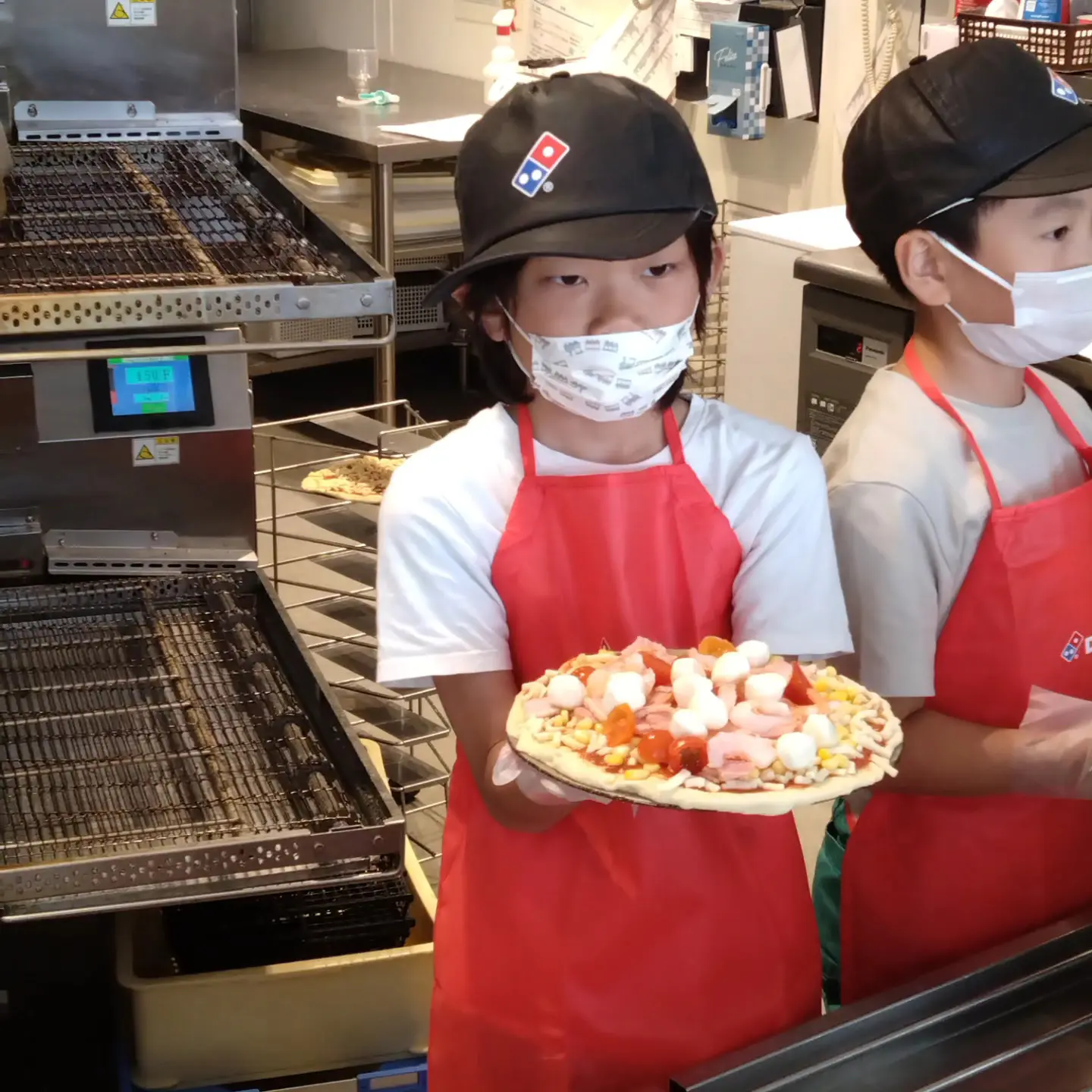 けんちゃん
生地を丸く伸ばすのが難しかったです。
トッピングを乗せるのが楽しかったです。


