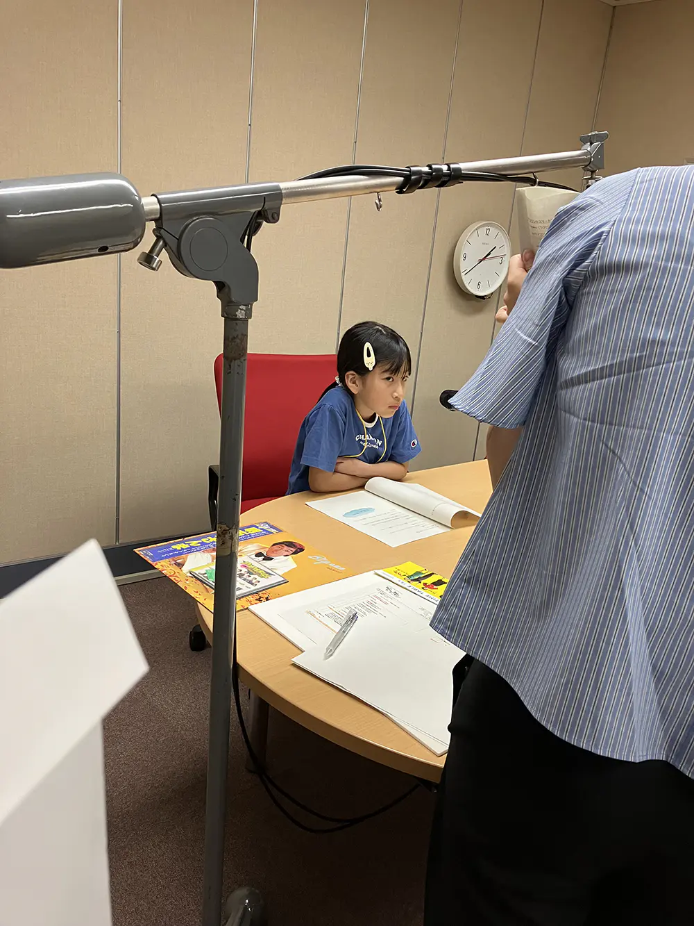 コッピー
ニュースの原稿読みを教えてもらって、本当にテレビに出ているような体験ができて嬉しかったです。ラジオに出演できて恥ずかしかったけれど、家族が聴いてくれて嬉しかったです。

