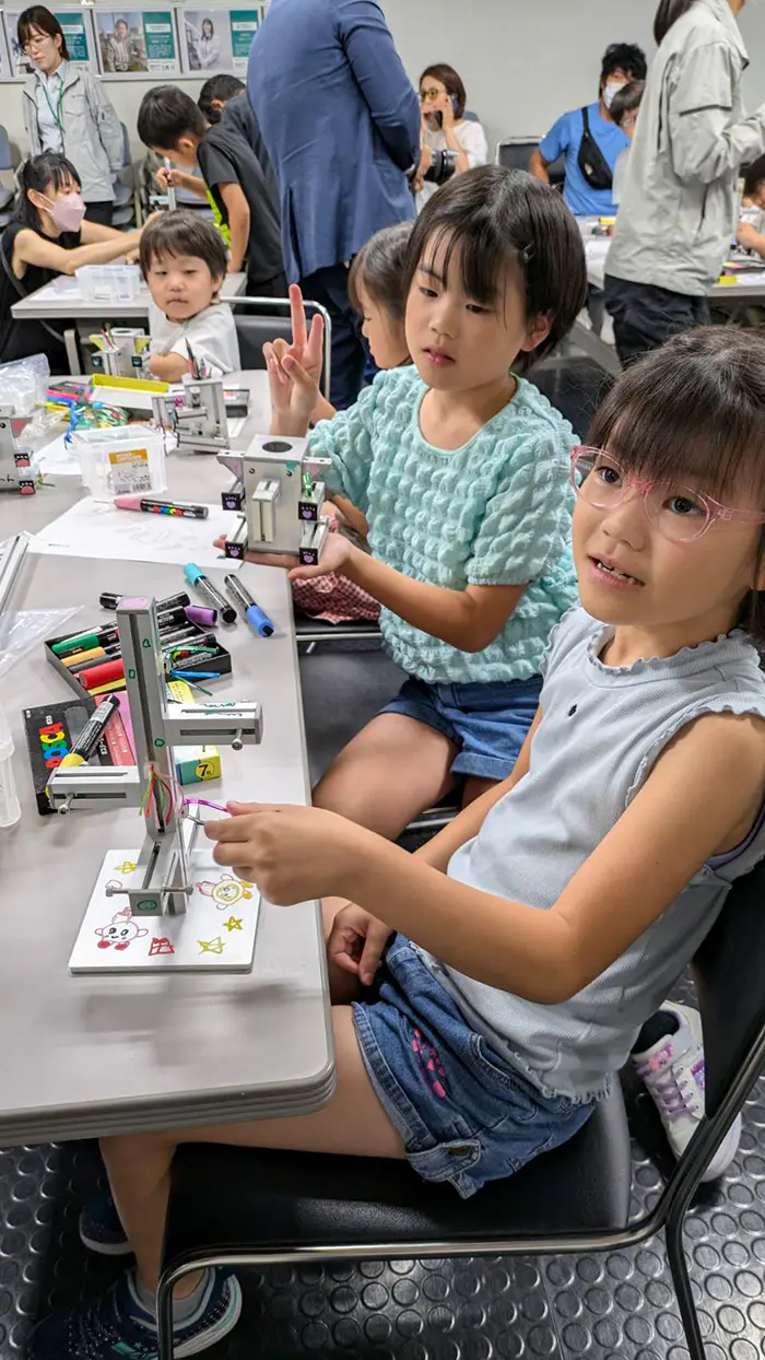 ひな
アルミについて詳しく知ることができました！
製作はとても楽しくて、全部の種類を作りたくなりました！いろいろな形になるので、すごいなと思いました！