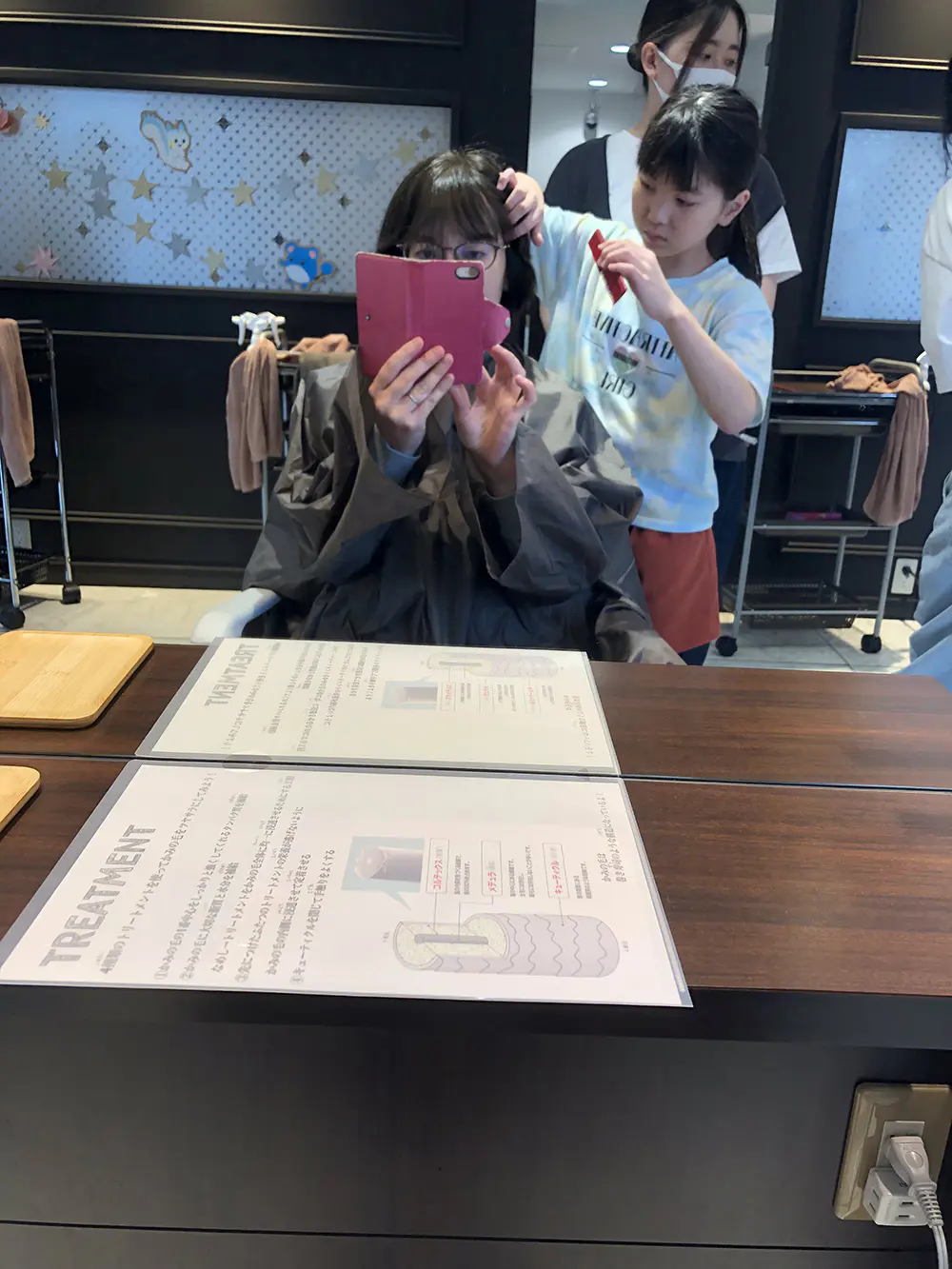 さくら
シャンプーで後ろの髪をあらうのがむずかしかったけど、ママの髪をサラサラにできて、良かったです。
