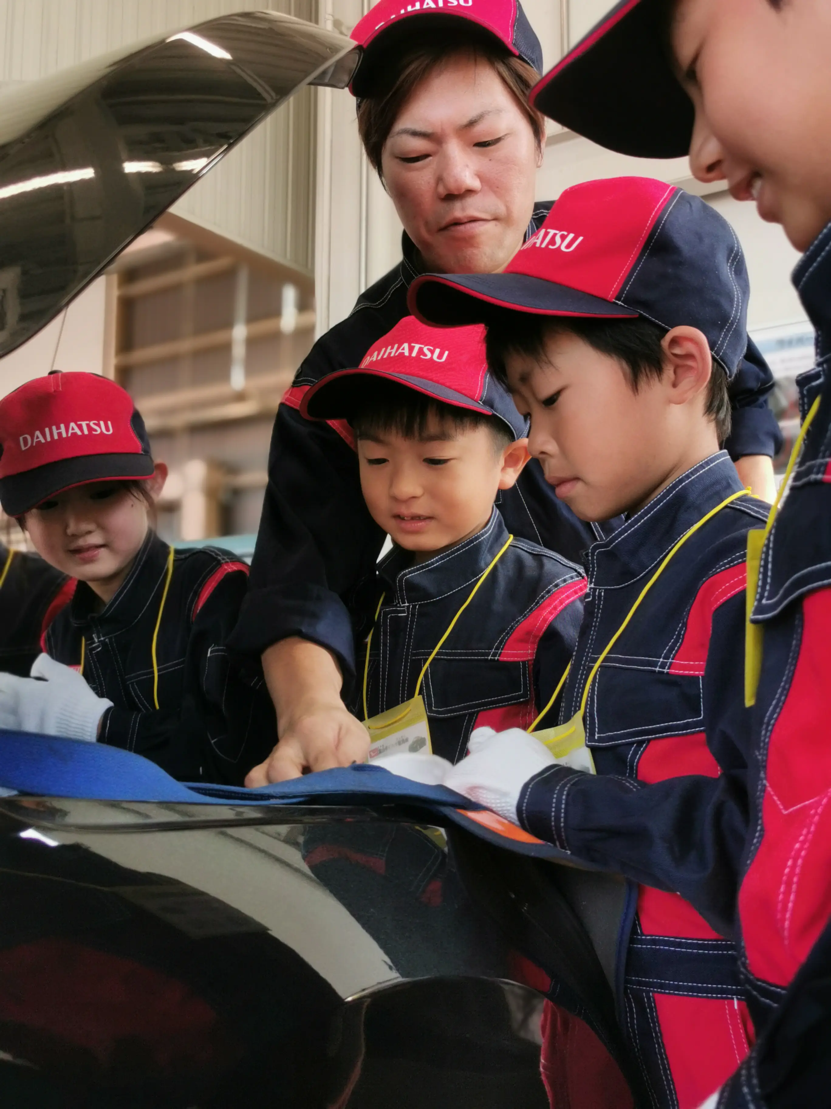 だいちゃん☆
車のお仕事体験楽しかったです。タイヤ交換もしたので、今度パパの車のタイヤも交換してみたいです。