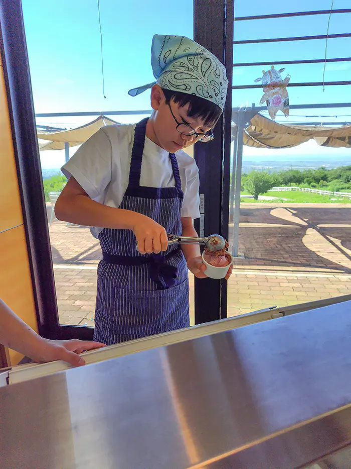 ゆうた
アイスクリーム作りをしながら、牛乳にも種類があることがわかった。家でも作ってみたいと思いました。