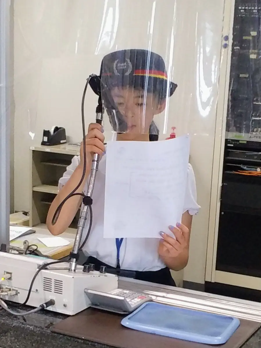ぷー
ちょっと恥ずかしかったけど、ちゃんとアナウンスできて良かったです。世界一正確な運行のために、みなさん頑張っていて、すごいと思いました。

