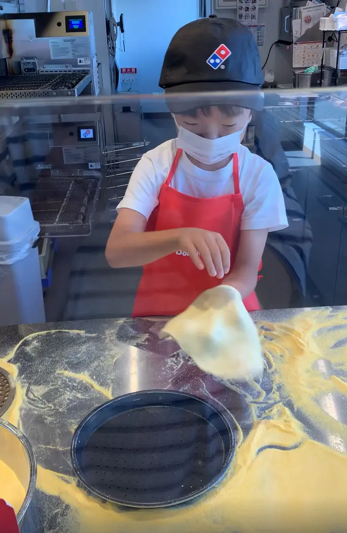 たく
ピザの生地を大きいまるにするのが楽しかったです。今度は他の具を使ってピザを作りたいです。

