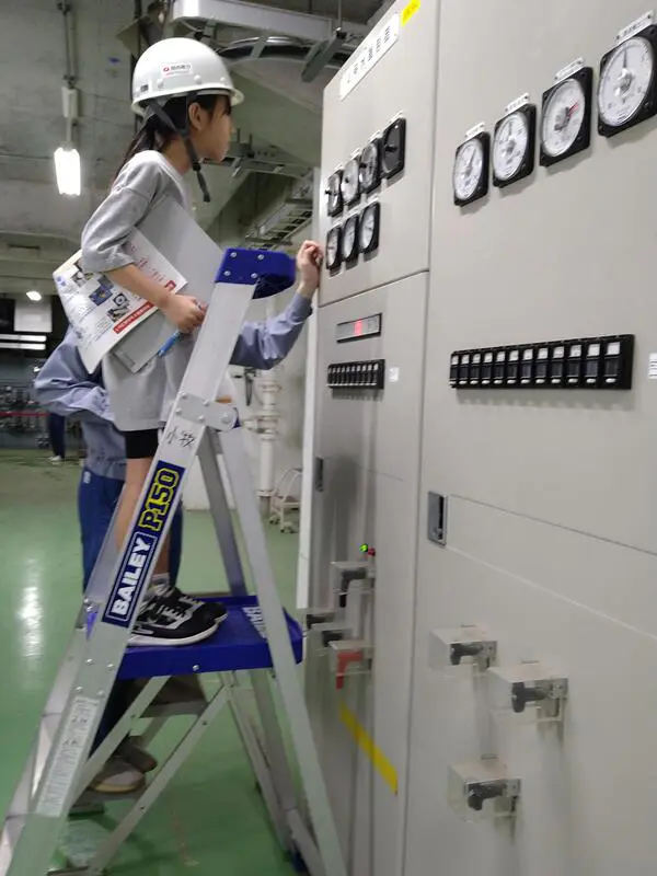 ミケネコメイ
体験できたことで、紙で学んだことのあった、火力、風力、原子力との違いがよくわかりました。
水力発電は、水不足の時の発電量が心配でしたが、それについての返答と理由もわかって、安心できました。
楽しかったです。