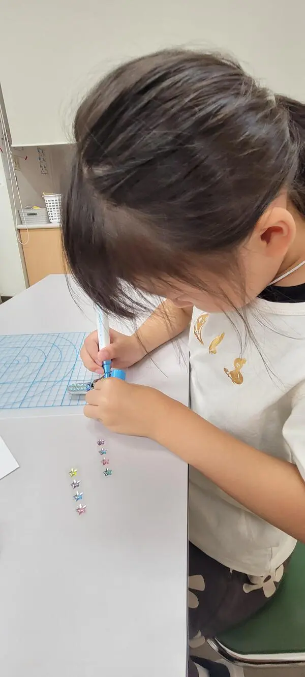 アカリ
ハンドスピナーの色付けとシールはりが楽しかったです。くるくる回ったときとてもキレイでした。