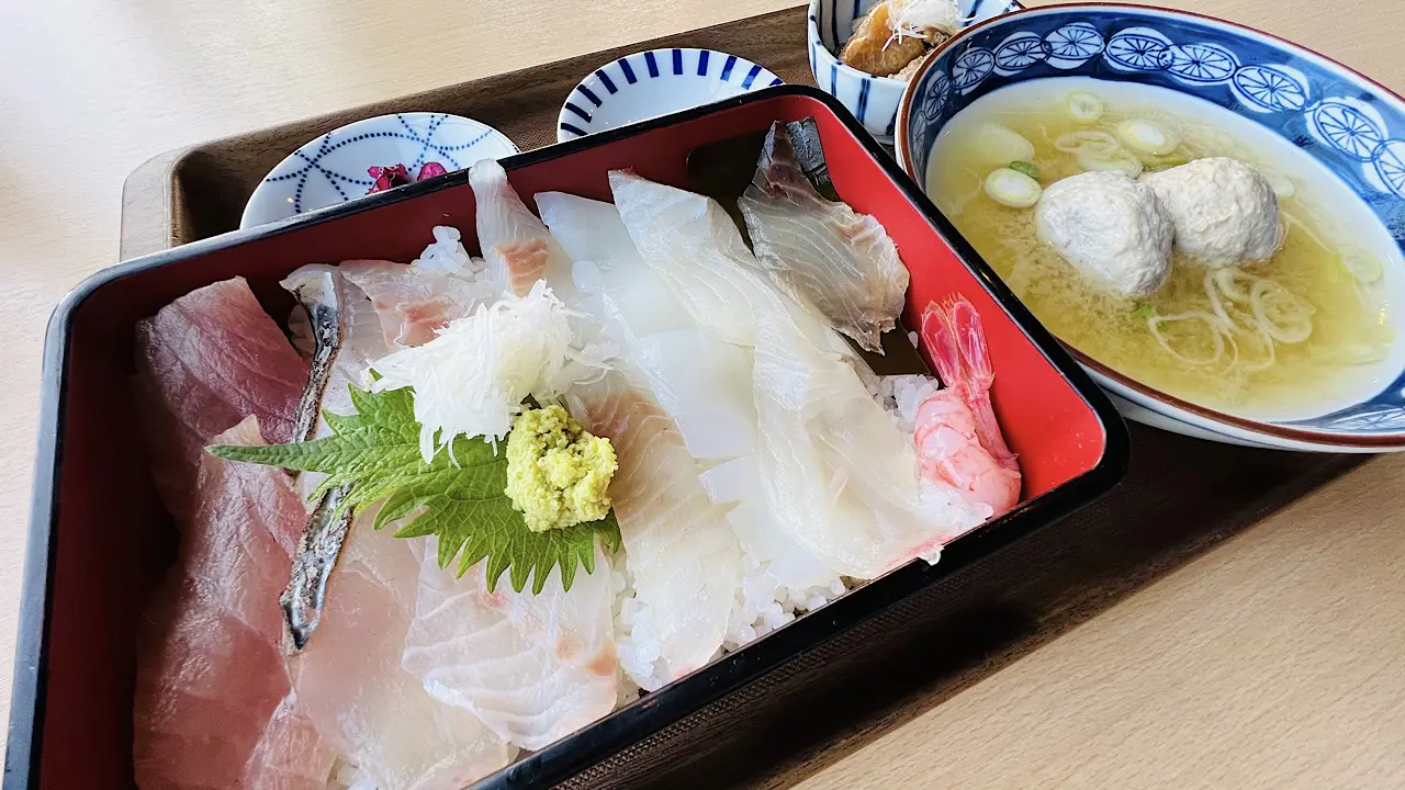 氷見ちらし寿司定食 1480 円（税込）