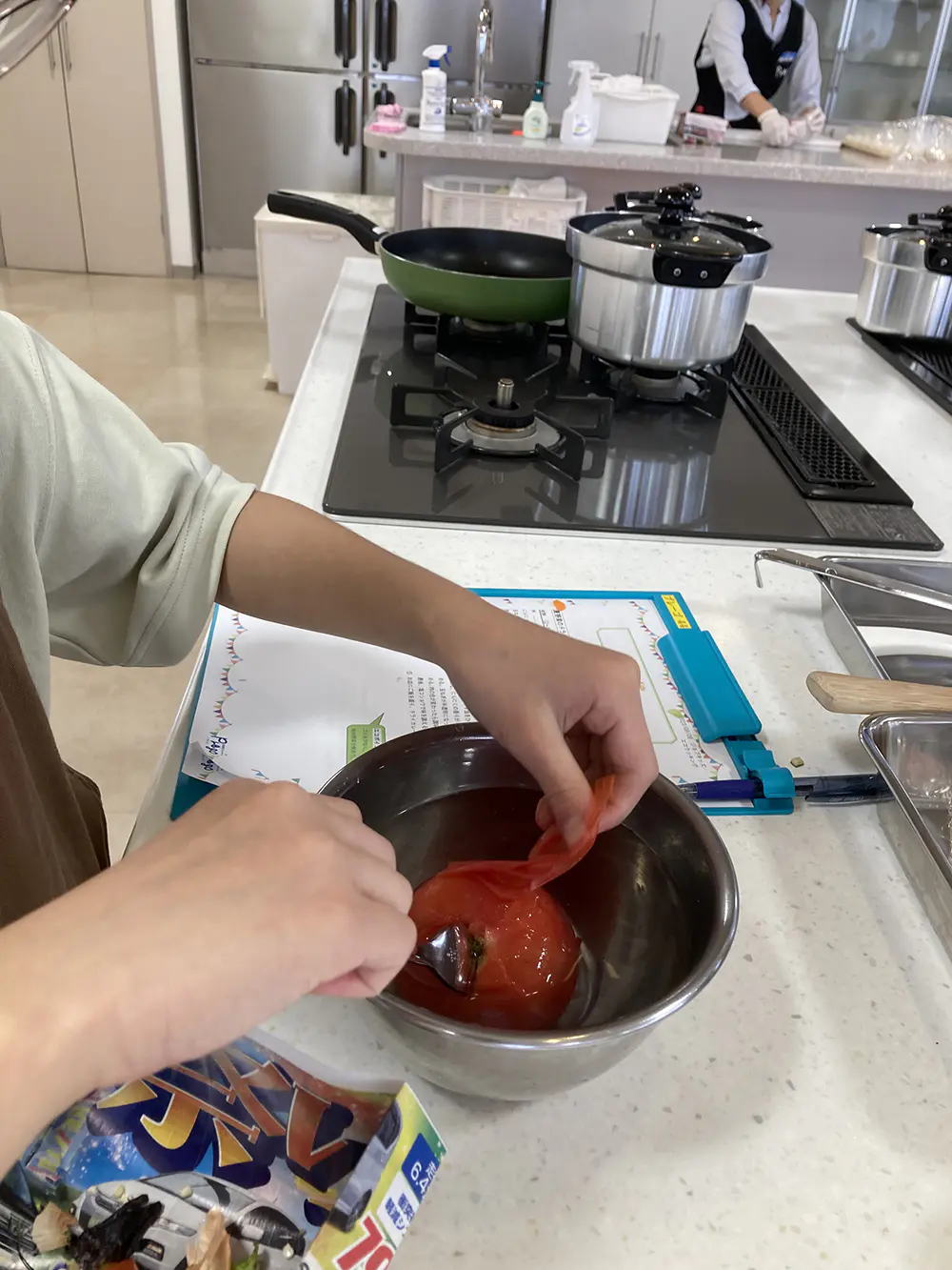 まつまめ
トマトはコンロであぶって皮をむけることが驚きました。ガスで料理をすることが初めてだったのでドキドキしました。