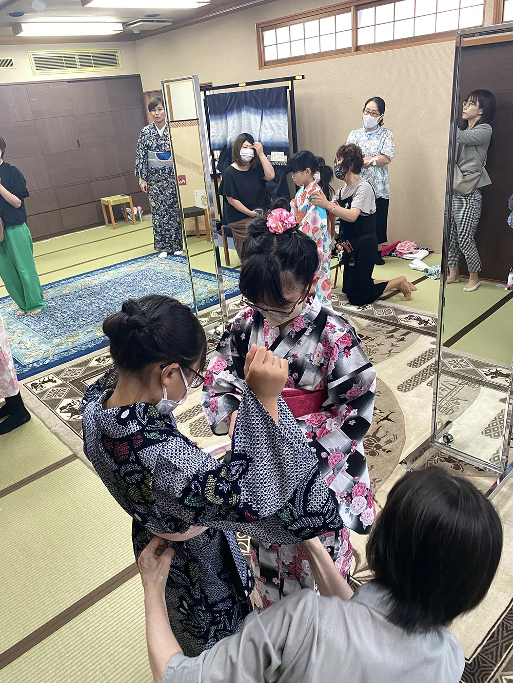 らっきー
お友達の帯を結ぶのがとっても難しかったです。浴衣を着てイベントに参加できてとても嬉しかったです。浴衣を何回も着たいと思いました。

