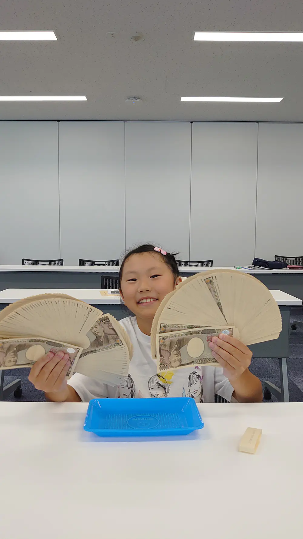 プニノフゆま
お金をひろげるのがむずかしかったけど楽しかったです！お金を数える機械にもおどろきましたし受付も楽しかったです！

