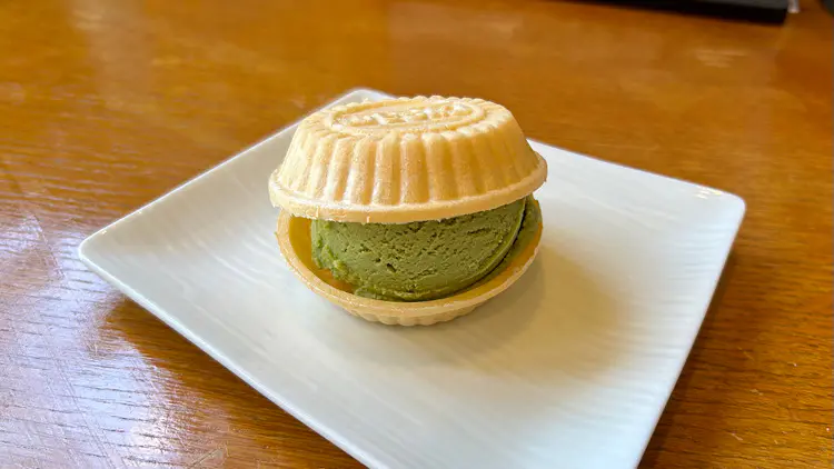 定番バニラ、抹茶から黒蜜醤油や柿、梅まで…富山まちなかの歴史ある商店街の昔気質なアイスクリーム店【平野屋】