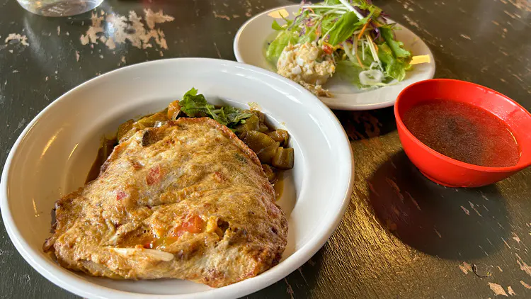 野菜たっぷりベジカレーとメキシカンオムレツ　1500円