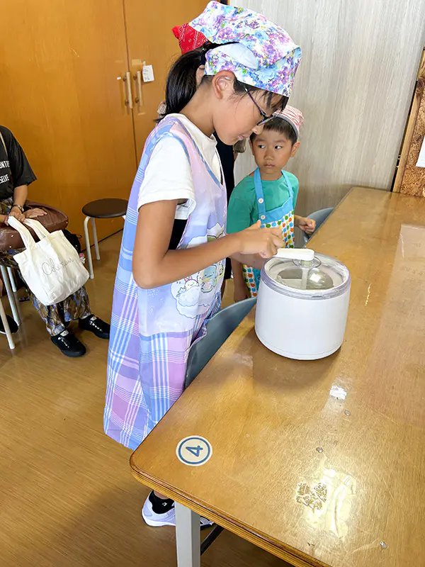 あず
たくさん混ぜて、アイスを作るのが、楽しかったです。最後に好きな味のアイスを2つ選べて嬉しかったです。