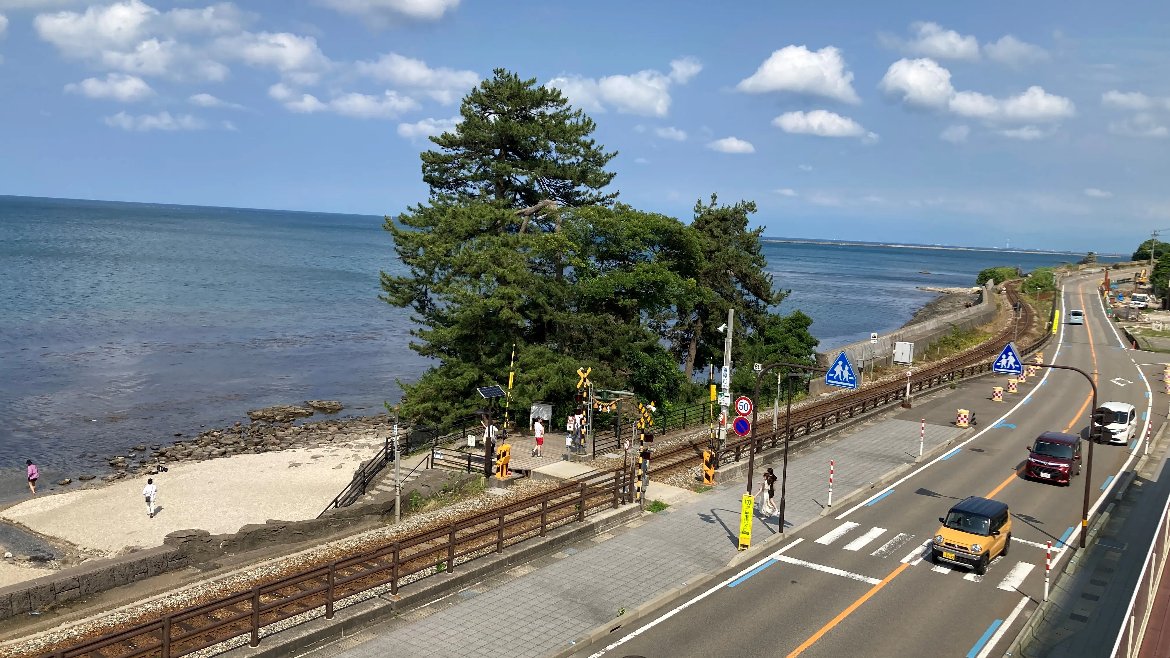 義経社全景