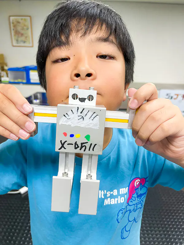 ひろ
アルミフレームを使ってロボットを作りました。また体験したいくらい楽しかったです！