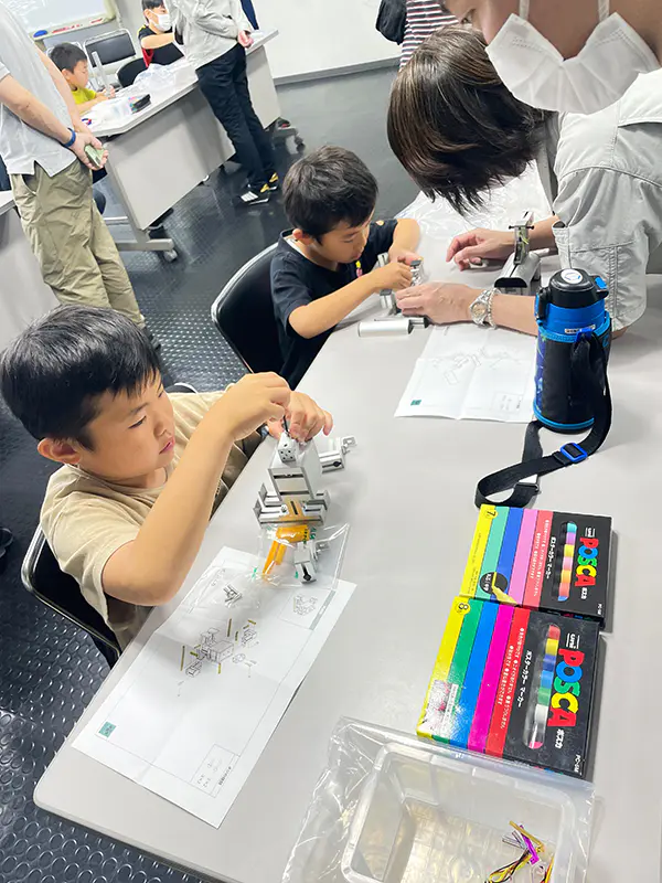 モササウルス
ロボットを作るのが楽しかったよ。作り方を優しく教えてもらえました。工事の中を見学したのも面白かったです。