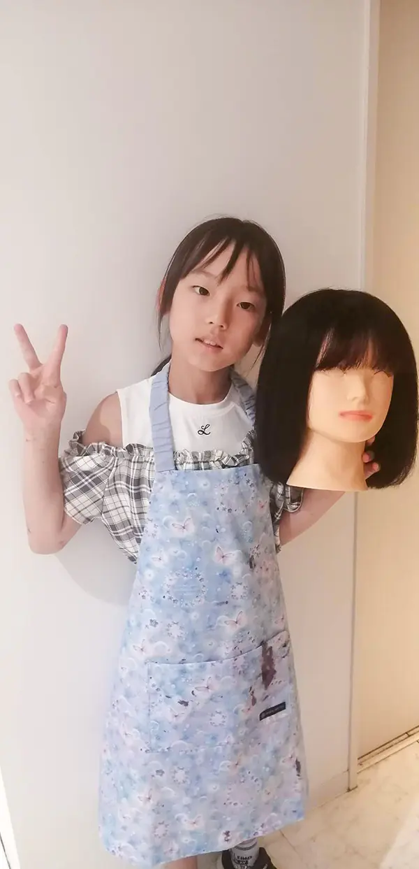 れなたん
初めて、マネキンを使用して、メイクと髪の毛のカラーをしました。美容師の仕事は大変だけど、人を綺麗にする素敵な仕事だなと思いました。
