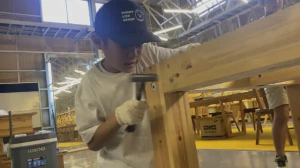 サッカー大好き少年
ノコギリを使ってのコースター作りが楽しかったです。
まっすぐ切るのが難しかったけど、上手く出来て嬉しかったよ！
