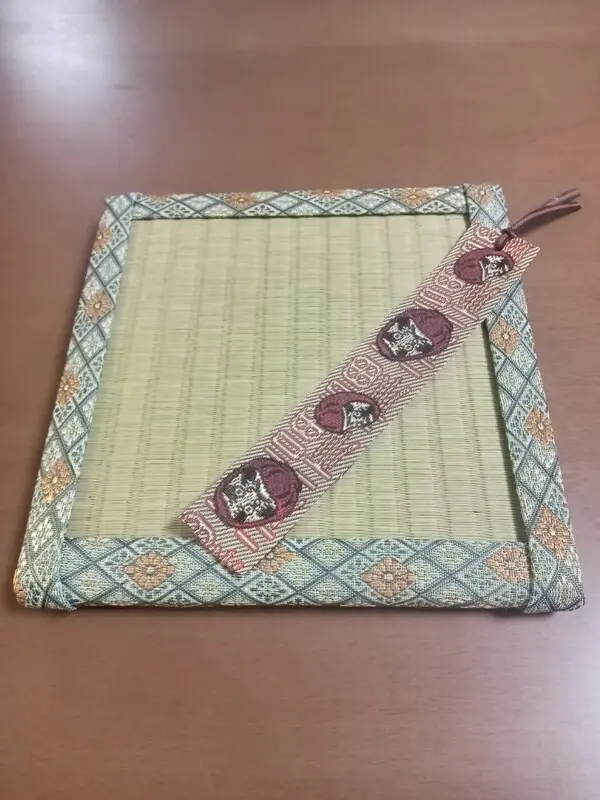 みー
角を作るのが難しかったけど、完成したのを見たらかっこよくなってました。畳を作る機械が大きくてかっこよかったです。
