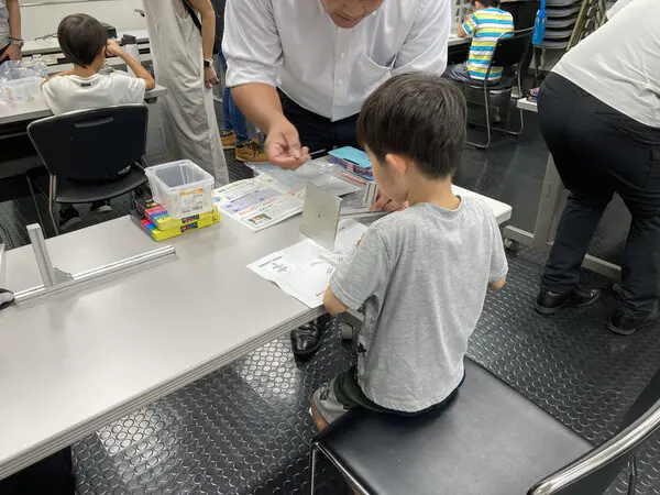 RICK
つくるてじゅんがたくさんあってたいへんだった。ねじまわしがたのしかったから、もういっかいやりたいなとおもった。もういちどたいけんしたいです！
