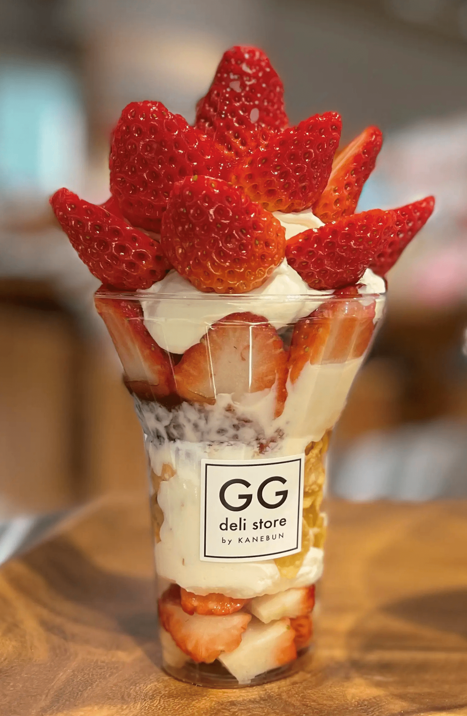 市場から直送！仲卸業者が手がける【贅沢イチゴパフェ】｜グルメ｜nan